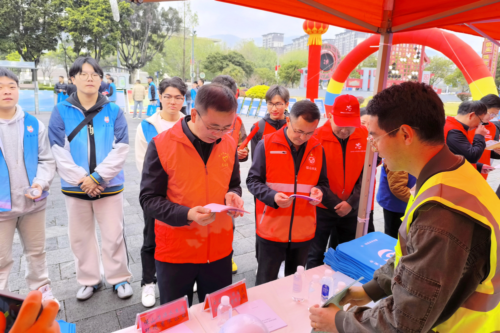 1743389468518102.jpg 市水務局局長了解保山壩灌區(qū)工程2.jpg